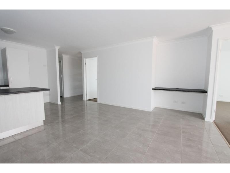 2/49 Peregrine Drive, Lowood QLD 4311