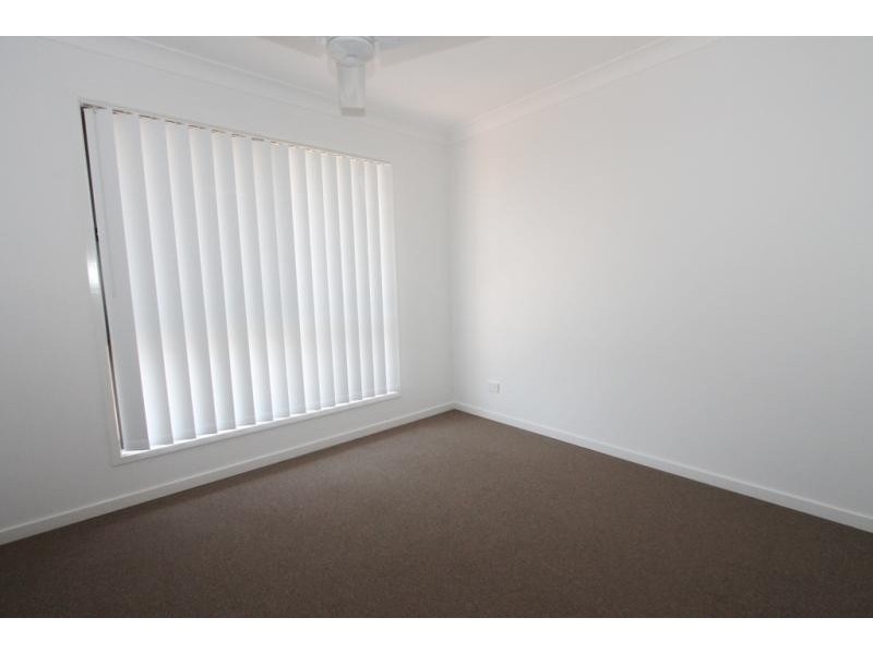 2/49 Peregrine Drive, Lowood QLD 4311