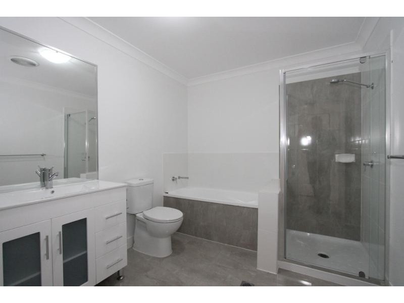 2/49 Peregrine Drive, Lowood QLD 4311