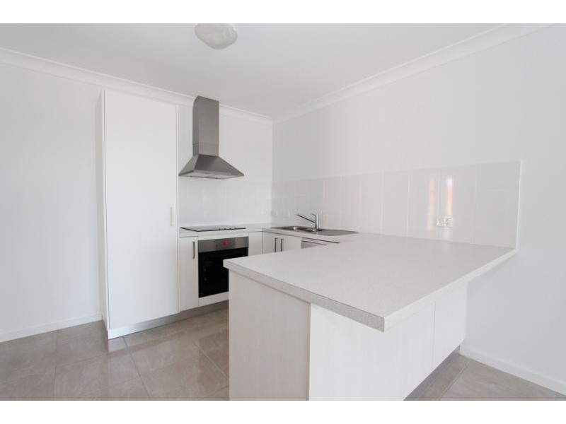 2/8 Tawney Street, Lowood QLD 4311