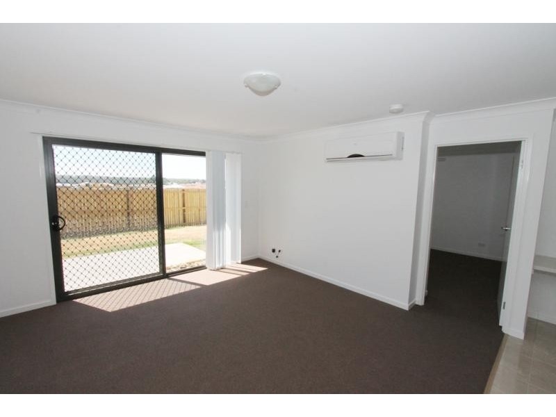 2/8 Tawney Street, Lowood QLD 4311