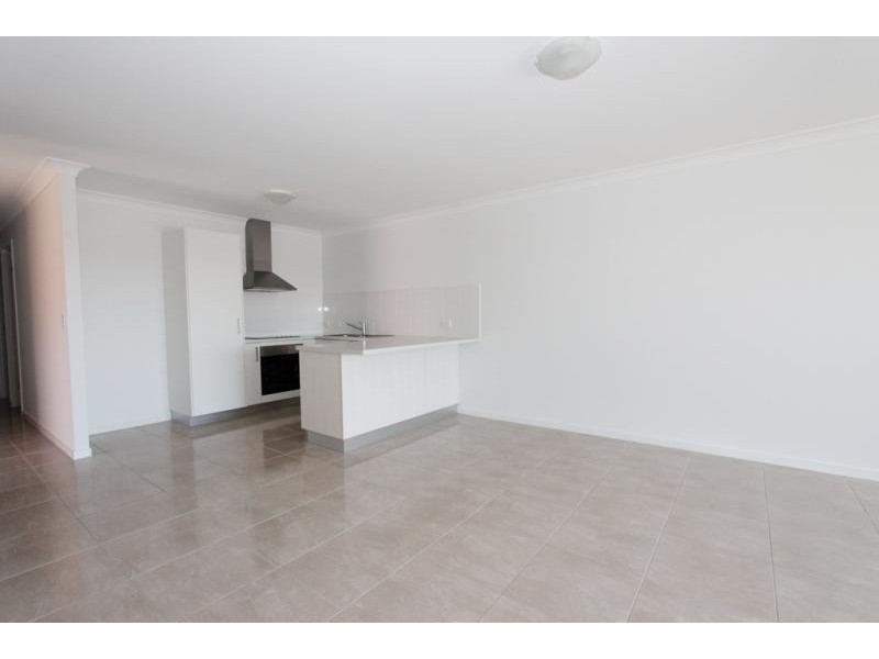 2/8 Tawney Street, Lowood QLD 4311