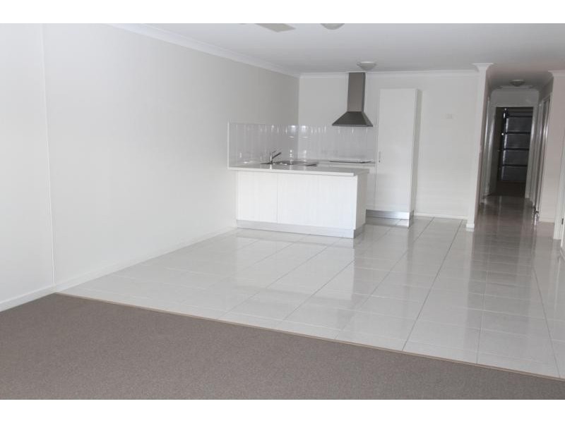 1/7 Kestrel Street, Lowood QLD 4311