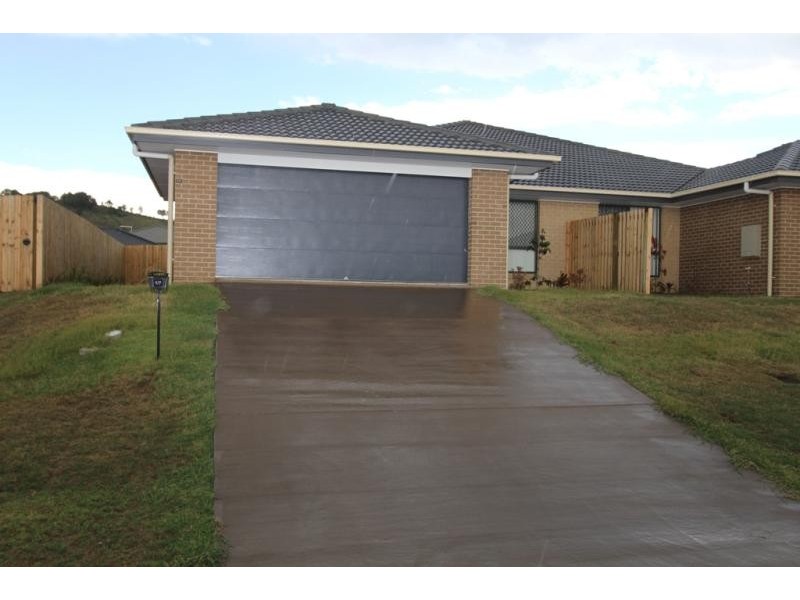 1/7 Kestrel Street, Lowood QLD 4311