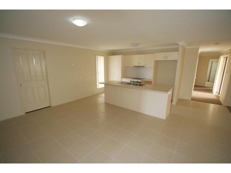 3 Stathis Place, Bundamba QLD 4304