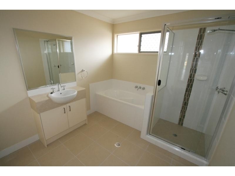 3 Stathis Place, Bundamba QLD 4304