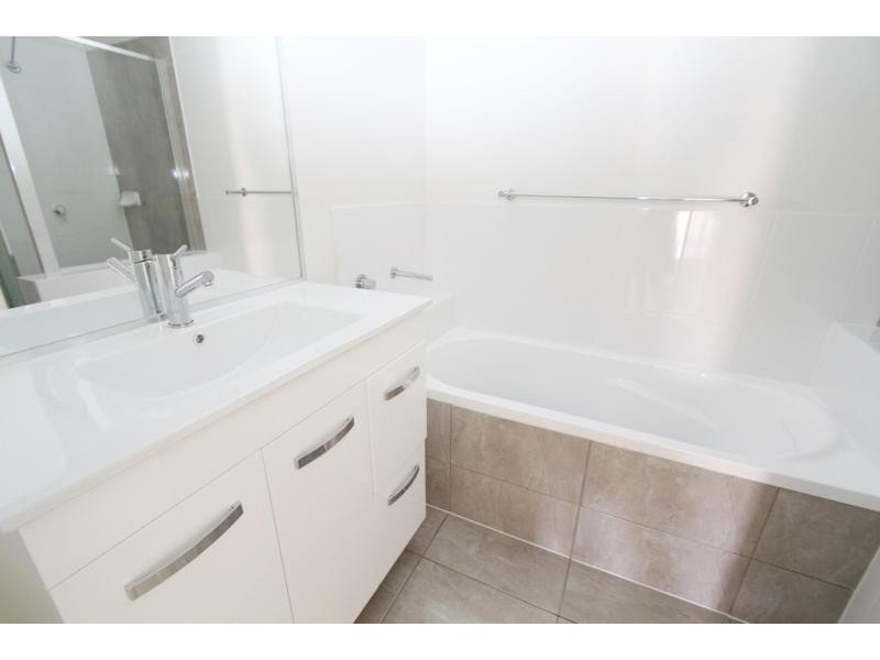 U2/1 Darter  Close, Lowood QLD 4311