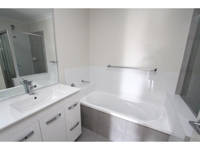 2/46 Tawney Street, Lowood QLD 4311