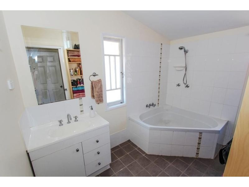 14 Shelley Street, Brassall QLD 4305