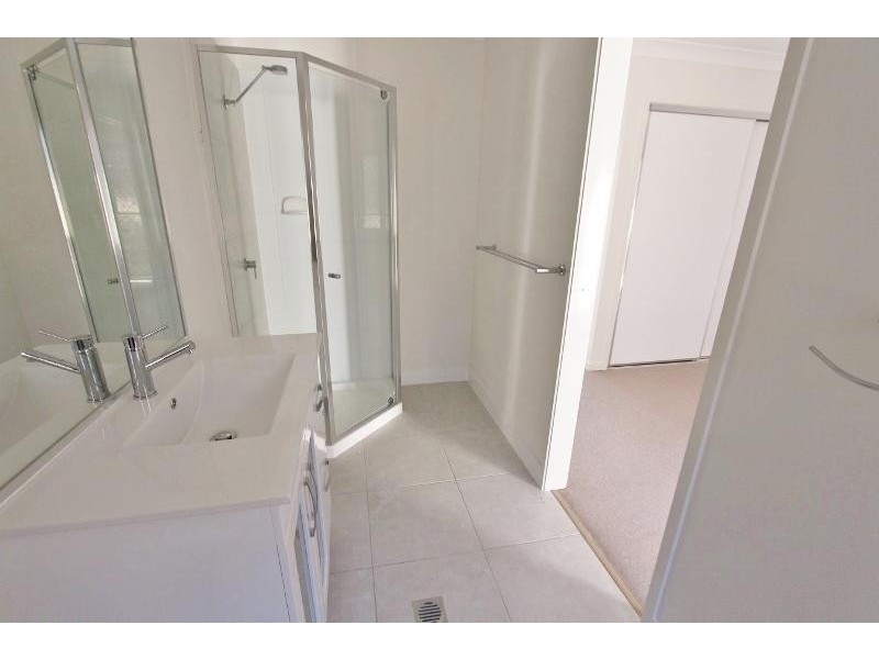 1/2 Osprey Court, Lowood QLD 4311