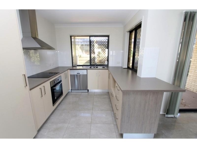 2/2 Osprey Court, Lowood QLD 4311