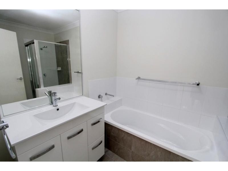 2/2 Osprey Court, Lowood QLD 4311