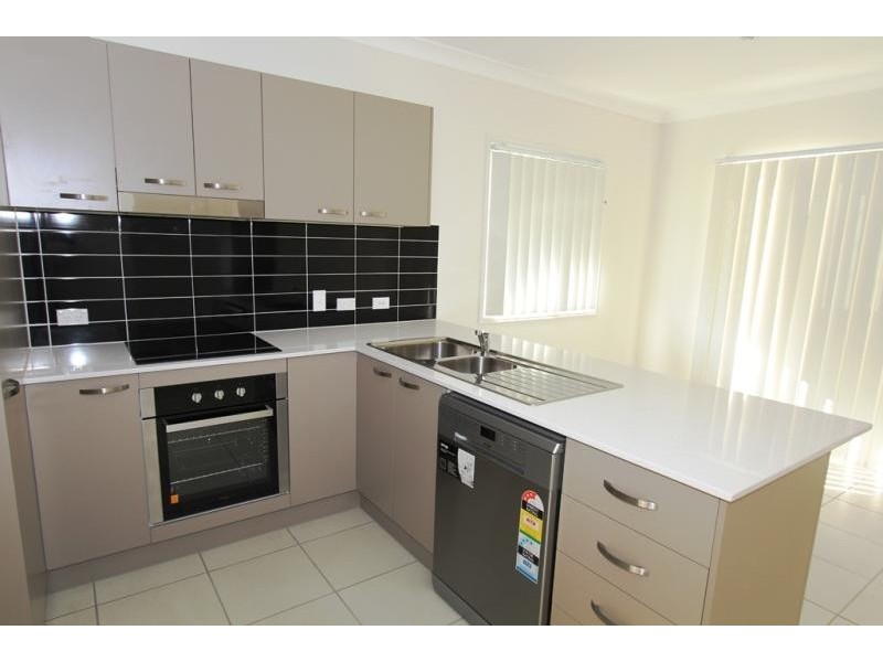 16/10 Creek Street, Bundamba QLD 4304