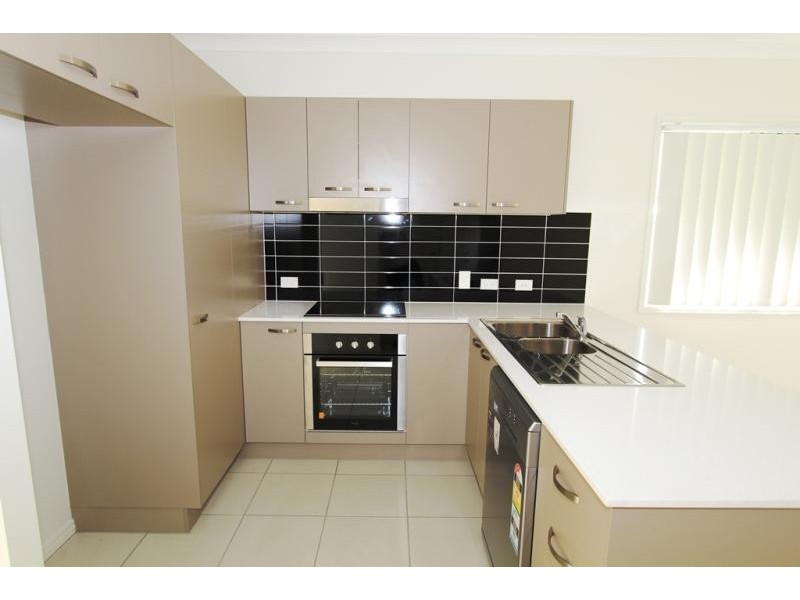 16/10 Creek Street, Bundamba QLD 4304