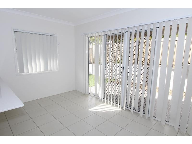 16/10 Creek Street, Bundamba QLD 4304