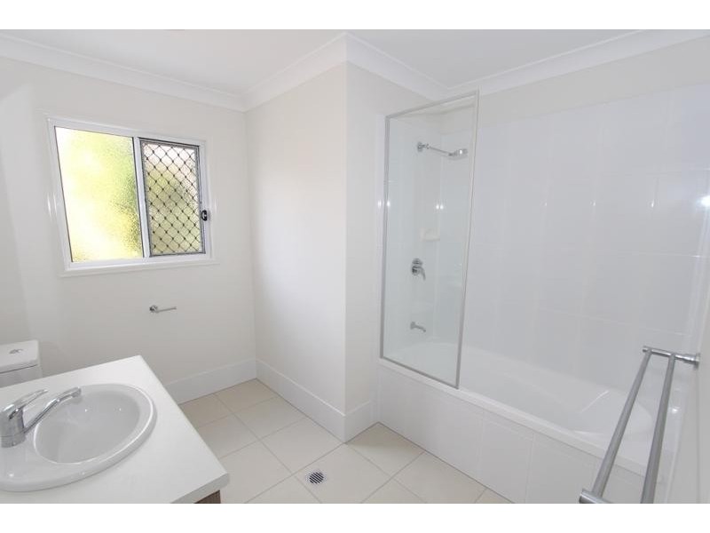 16/10 Creek Street, Bundamba QLD 4304