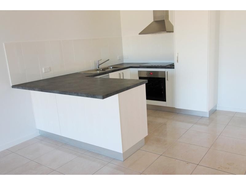 2/23 Peregrine Drive, Lowood QLD 4311