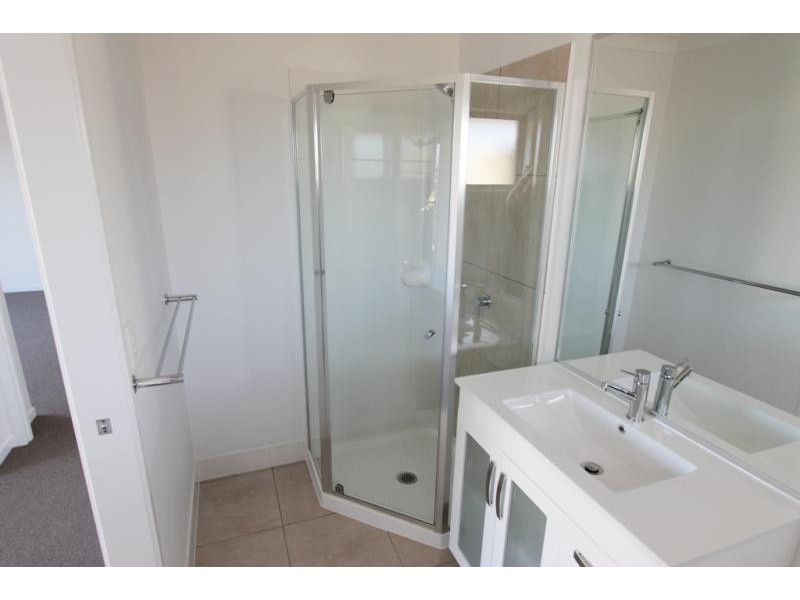 2/23 Peregrine Drive, Lowood QLD 4311