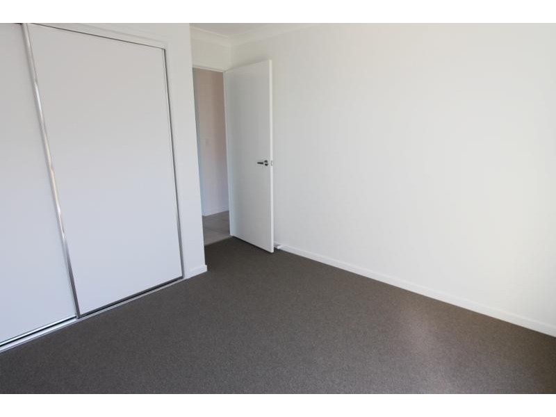 2/23 Peregrine Drive, Lowood QLD 4311