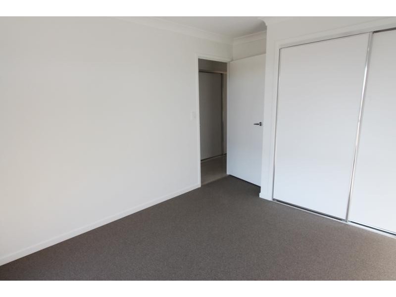 2/23 Peregrine Drive, Lowood QLD 4311