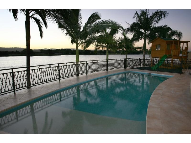 10 Istana View CLEAR ISLAND WATERS 4226, Clear Island Waters QLD 4226