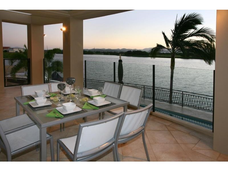 10 Istana View CLEAR ISLAND WATERS 4226, Clear Island Waters QLD 4226