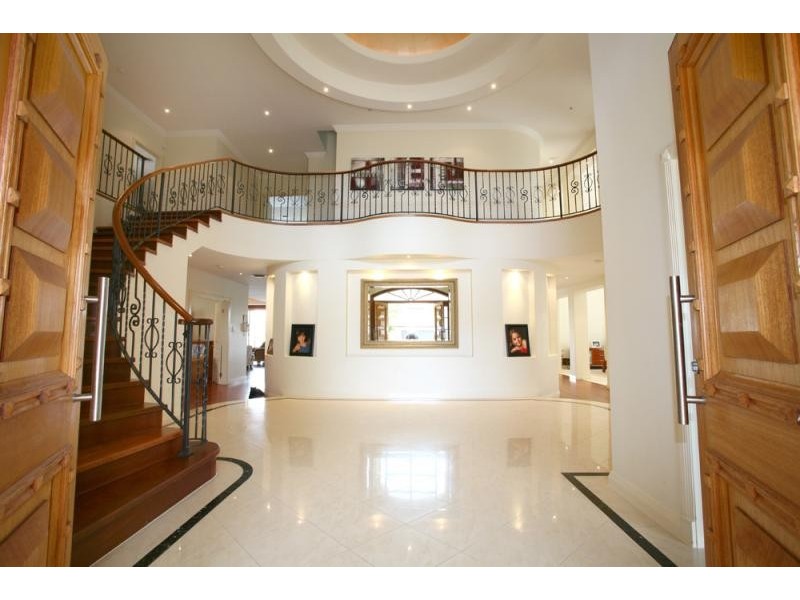 10 Istana View CLEAR ISLAND WATERS 4226, Clear Island Waters QLD 4226