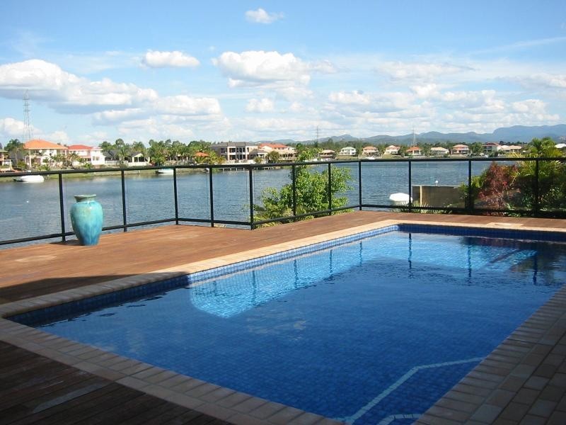 Clear Island Waters QLD 4226