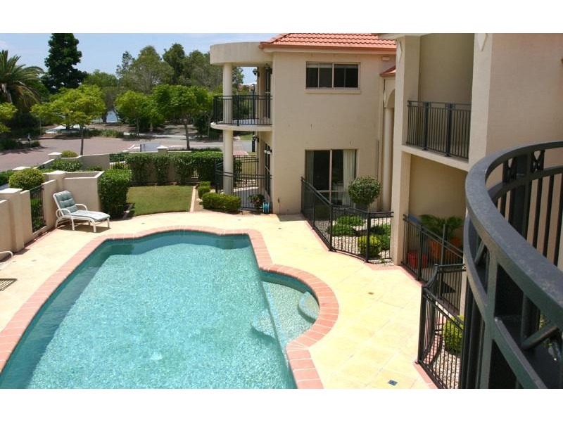 33 Bollard Circuit CLEAR ISLAND WATERS 4226, Clear Island Waters QLD 4226