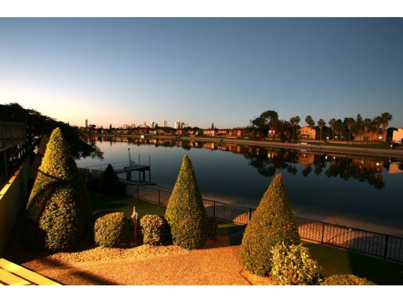 5 Intrepid  Drive MERMAID WATERS 4218, Mermaid Waters QLD 4218