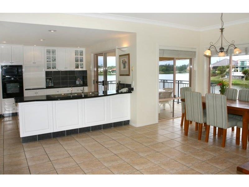 33 Bollard Circuit CLEAR ISLAND WATERS 4226, Clear Island Waters QLD 4226