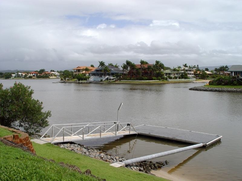 28  Peter Blondell  Drive MERMAID WATERS 4218, Mermaid Waters QLD 4218