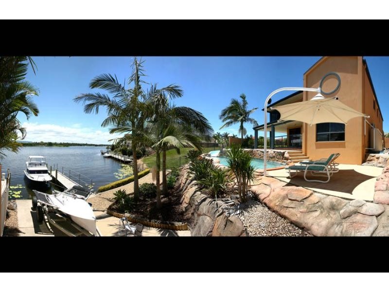 16 Istana View CLEAR ISLAND WATERS 4226, Clear Island Waters QLD 4226