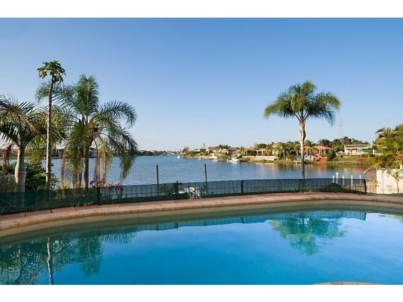 9 Clipper Boulevard CLEAR ISLAND WATERS 4226, Clear Island Waters QLD 4226