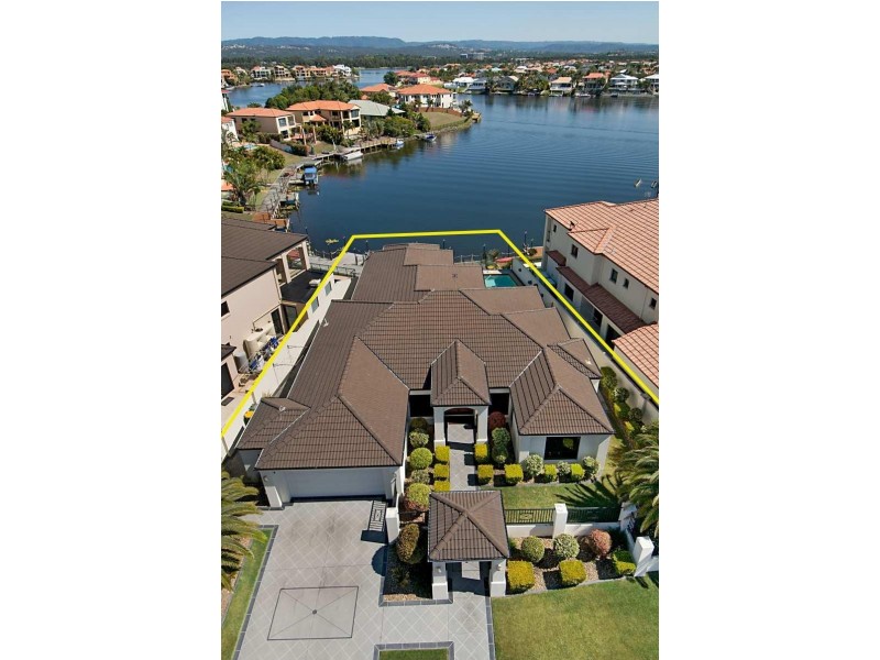 11 Clear Water Bay Avenue CLEAR ISLAND WATERS 4226, Clear Island Waters QLD 4226
