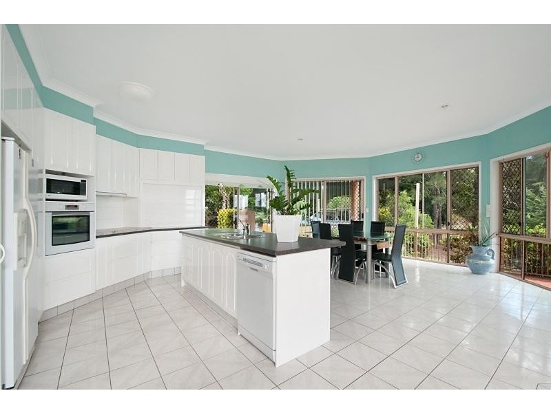 37 Clipper Boulevard CLEAR ISLAND WATERS 4226, Clear Island Waters QLD 4226