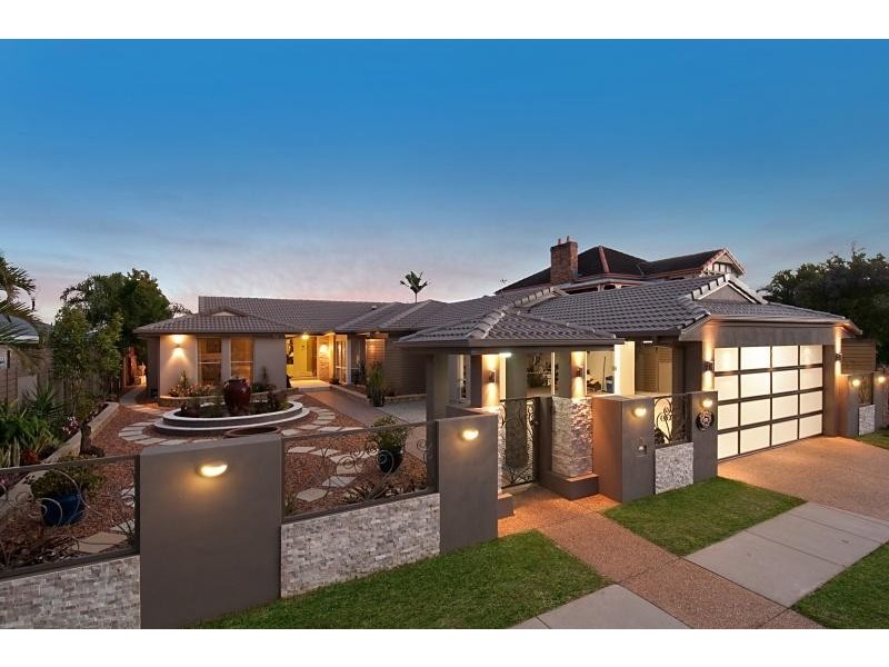 76 Santa Cruz Boulevard CLEAR ISLAND WATERS 4226, Clear Island Waters QLD 4226