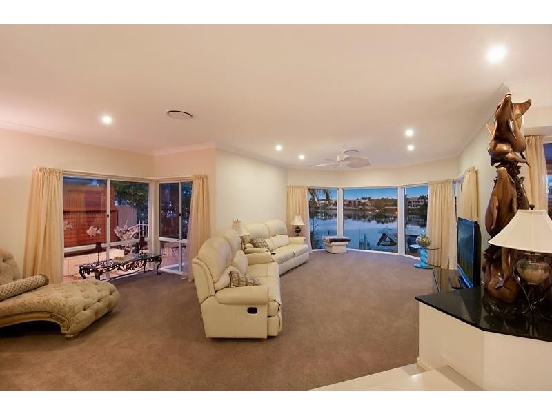 76 Santa Cruz Boulevard CLEAR ISLAND WATERS 4226, Clear Island Waters QLD 4226