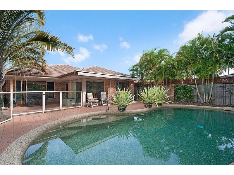 20 Moonraker Street CLEAR ISLAND WATERS 4226, Clear Island Waters QLD 4226