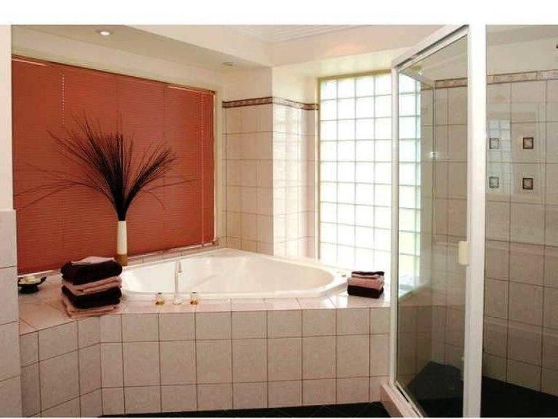 54 Port Jackson  Boulevard CLEAR ISLAND WATERS 4226, Clear Island Waters QLD 4226