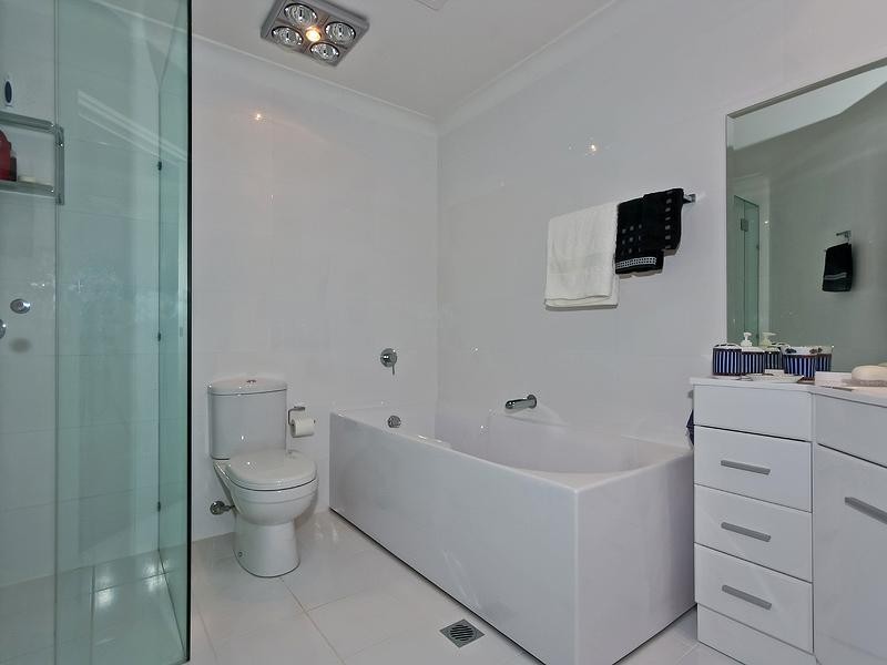 19 Indooroopilly  Court ROBINA 4226, Robina QLD 4226