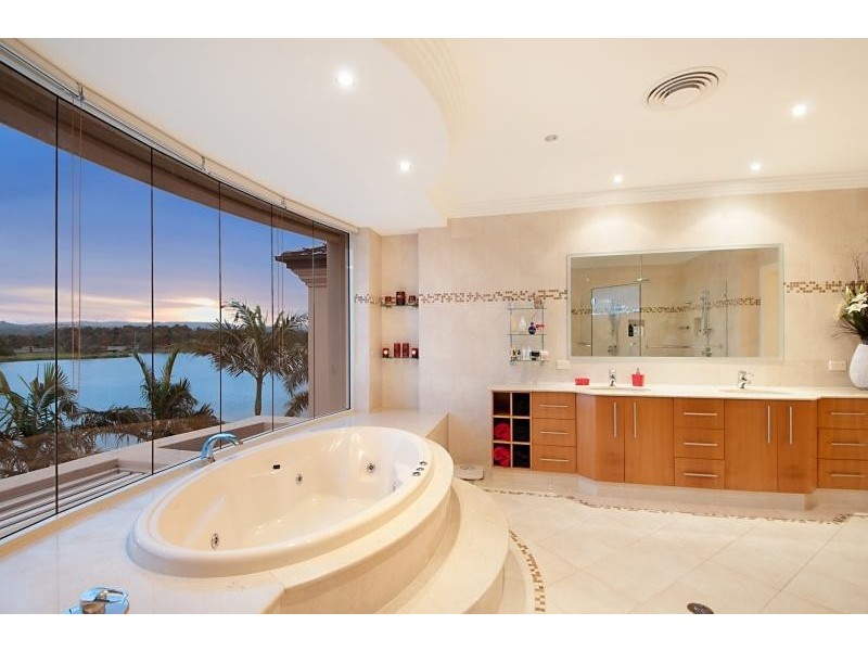 10 Istana View CLEAR ISLAND WATERS 4226, Clear Island Waters QLD 4226
