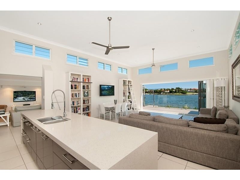 78 Oceanic Drive MERMAID WATERS 4218, Mermaid Waters QLD 4218