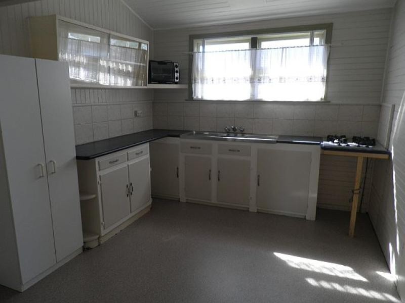 6 May  Street, Granville QLD 4650