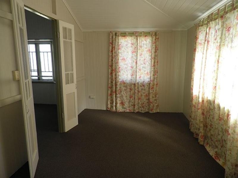 6 May  Street, Granville QLD 4650