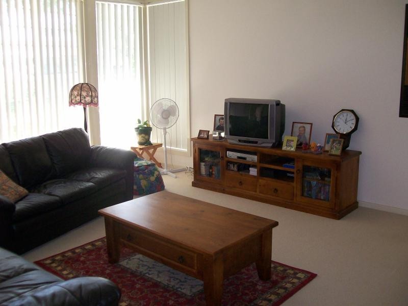 8 Macquarie  Drive BELMONT 2280, Belmont NSW 2280