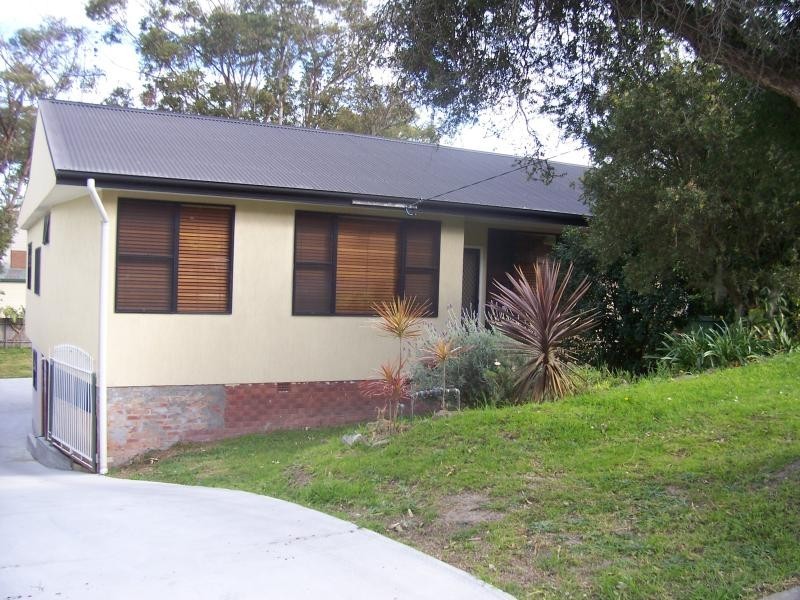 24 Kananook Crescent BELMONT NORTH 2280, Belmont North NSW 2280