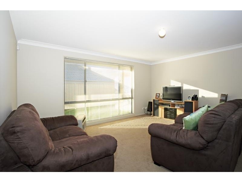 15 Lakeaire Circuit CAMERON PARK 2285, Cameron Park NSW 2285