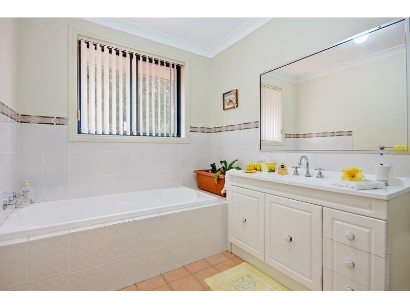 20 Green Point Drive BELMONT 2280, Belmont NSW 2280