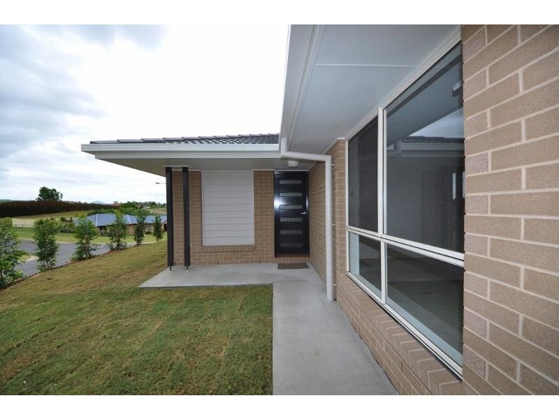 18 Rowe Drive, Macksville NSW 2447
